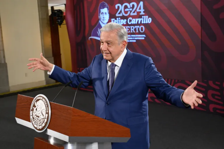 AMLO mantiene 70% de aprobación a dos años de su retiro