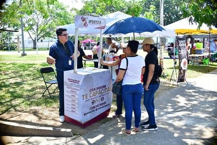 Se acerca IFORTAB a jóvenes para instruirlos al mercado laboral