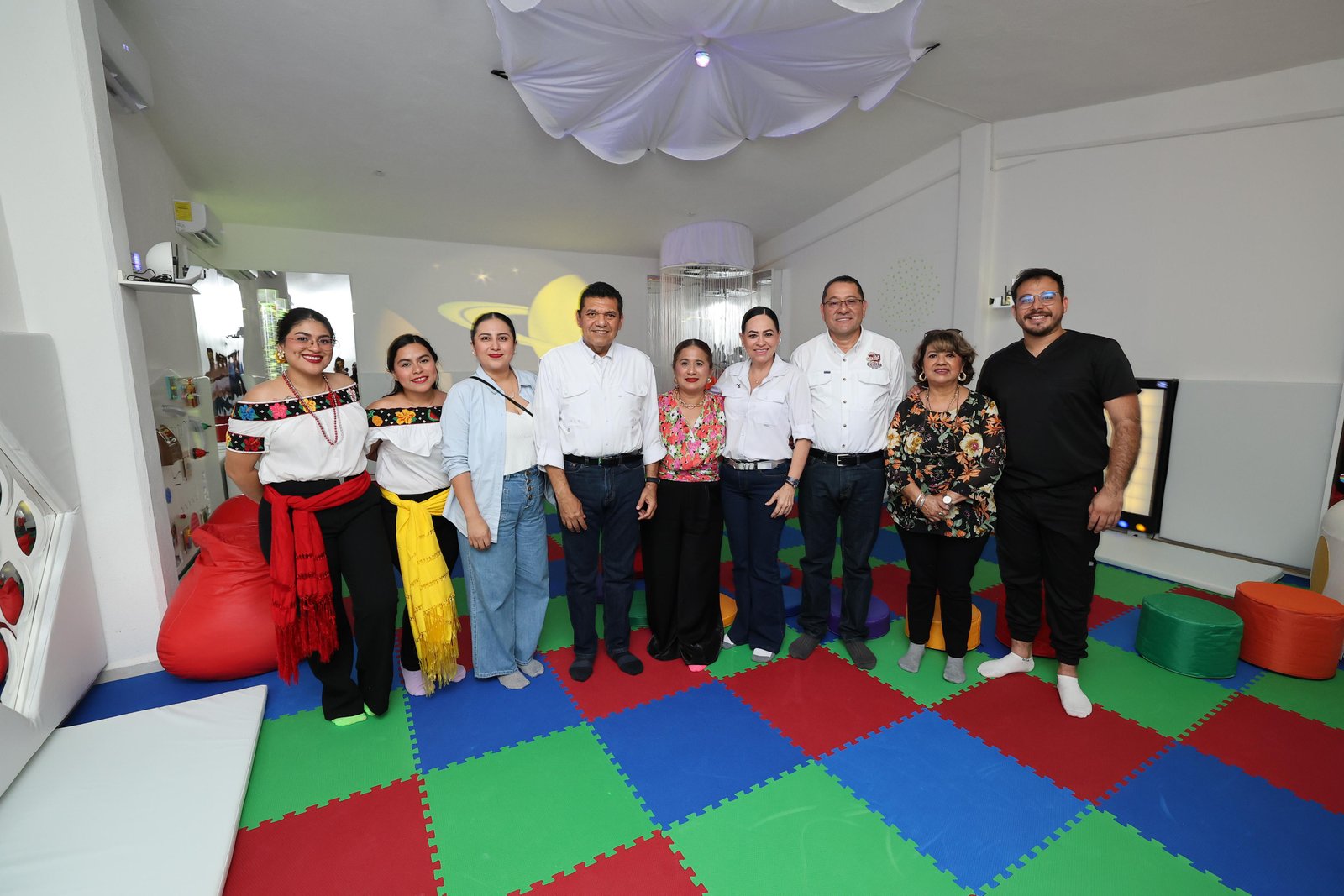 Javier May inaugura aula multisensorial en Centla