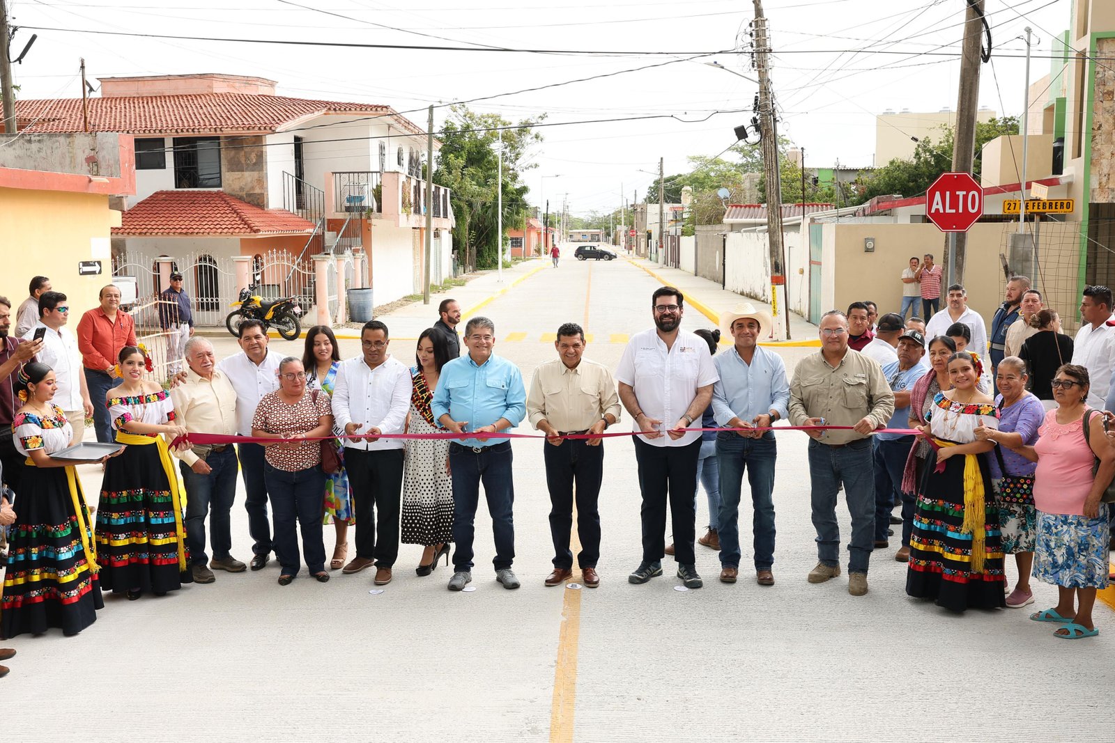 Justicia social en Puerto Ceiba: May entrega nueva calle y alumbrado