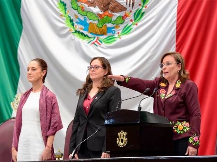 Rocío Nahle rinde protesta como Gobernadora;Sheinbaum y dos ministras la acompañan