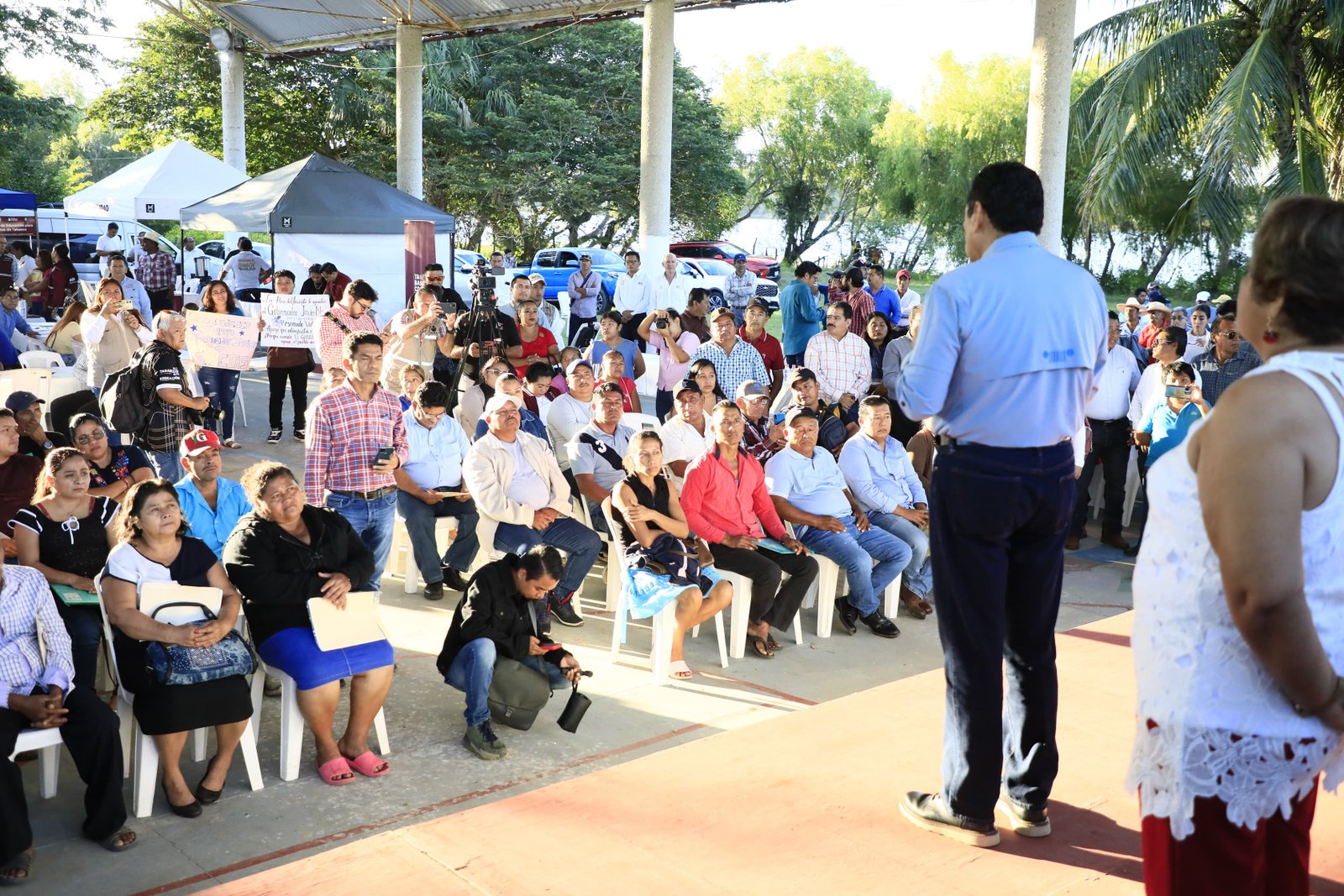 Javier May anuncia 600 créditos para emprendedoras en Jonuta