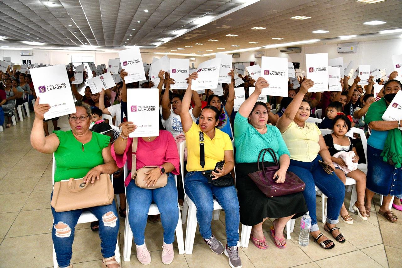 Tabasco impulsa autonomía económica de 1,200 mujeres en Centla