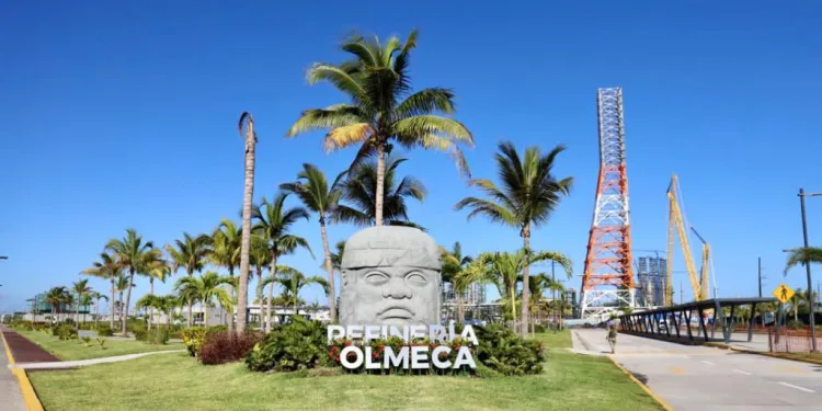 Revelan red de huachicol en refinería Dos Bocas con apoyo federal