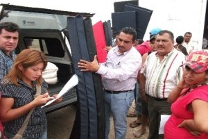 Otorga Ayuntamiento de  Cunduacán apoyos a damnificados 