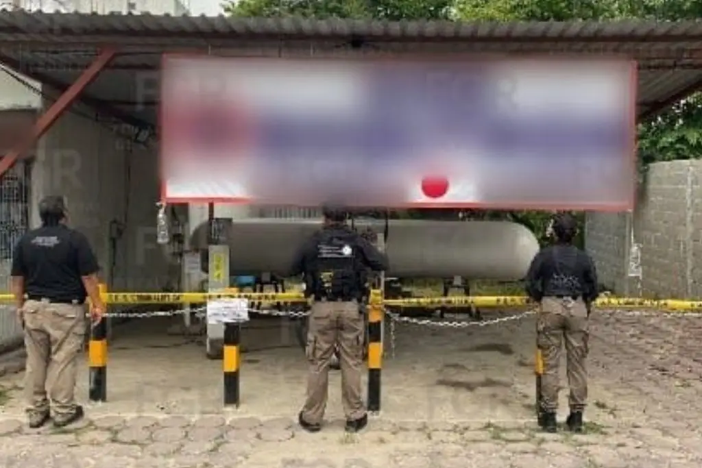FGR asegura presunta estación ilegal de gas LP en carretera de Tabasco