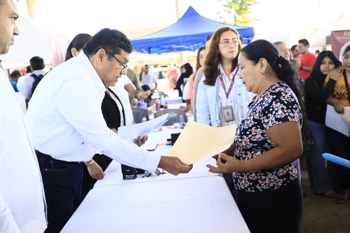 Gobierno del Pueblo destina 45 mdp para transformar caminos en Jalapa