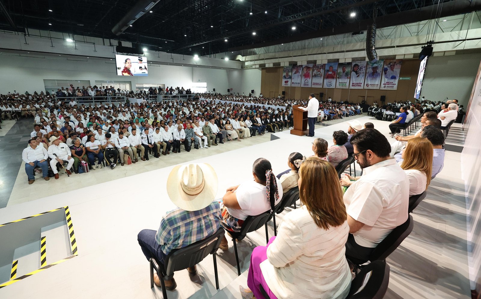 Javier May informa avances en seguridad, obra pública y bienestar social