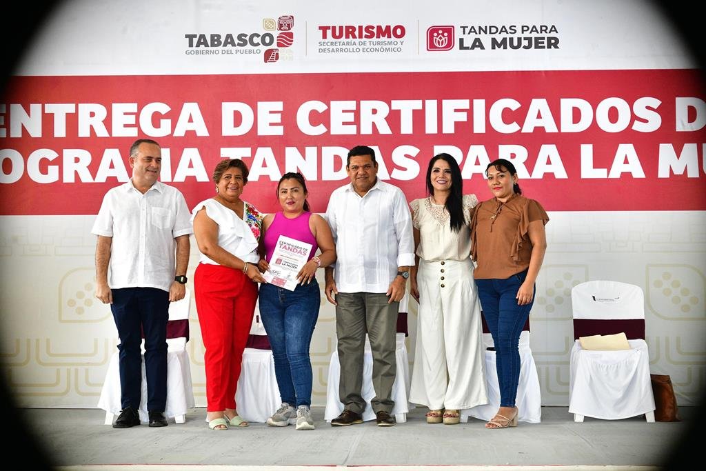 Entrega May 300 certificados de Tandas para la Mujer en Jonuta