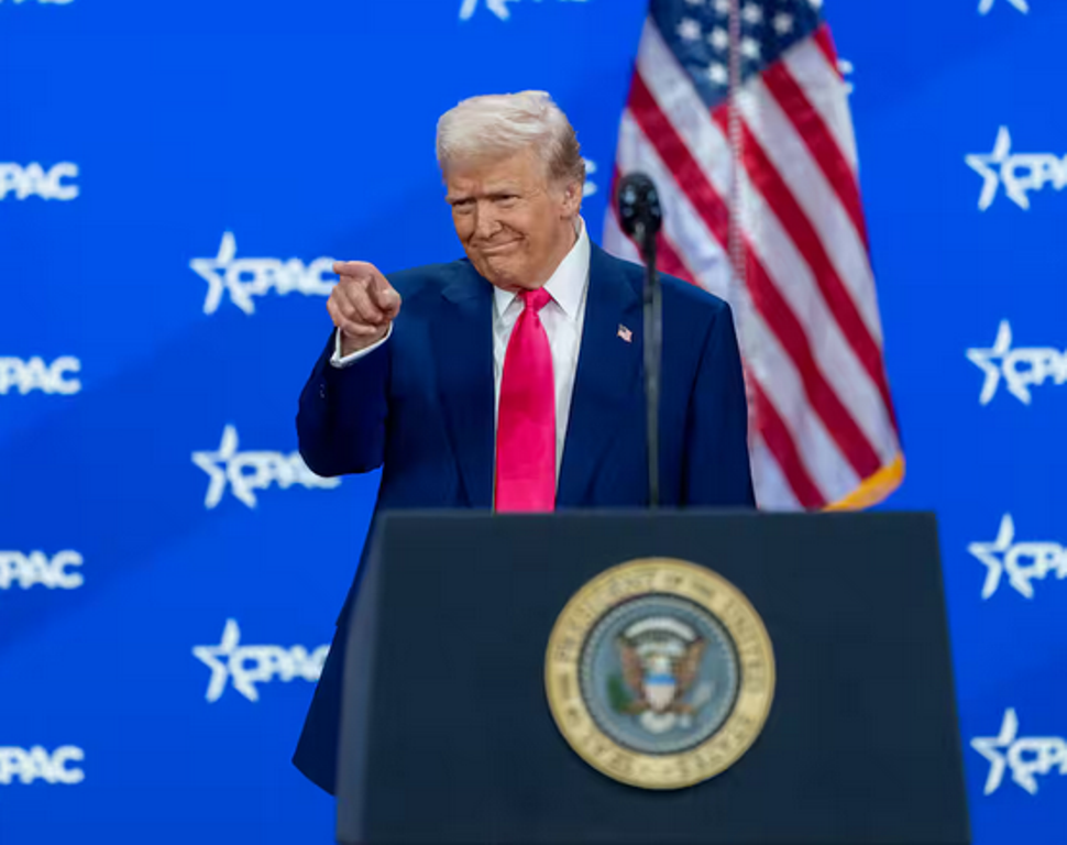 Tribunal de EE.UU. restablece temporalmente aranceles de Trump