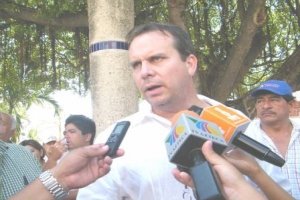 Los desleales  a Luis Deyá