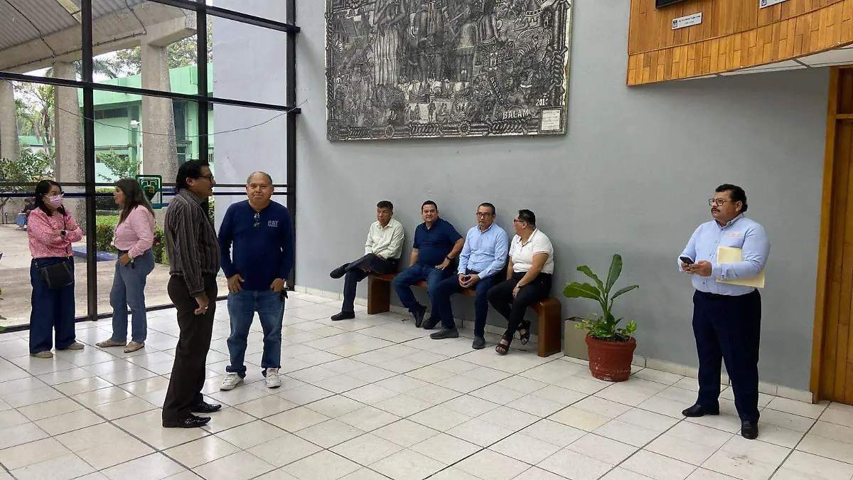 Docentes del ITVH paran labores por adeudos laborales