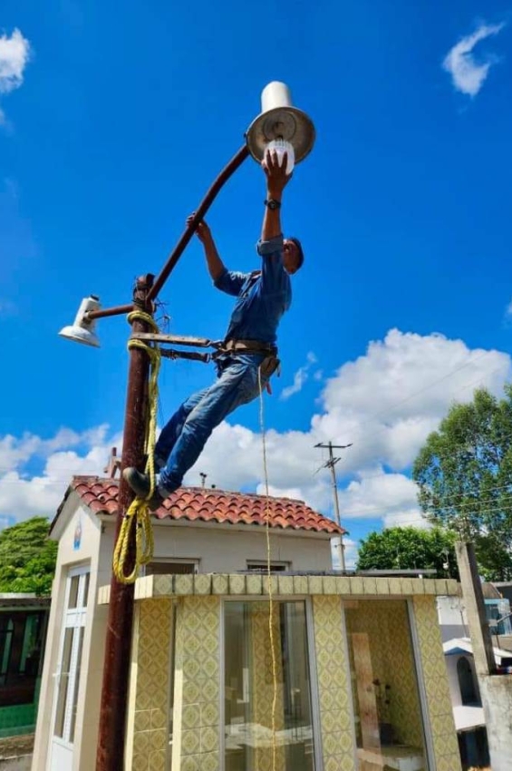 Inician trabajos de alumbrado en panteones comunitarios de Jalpa 