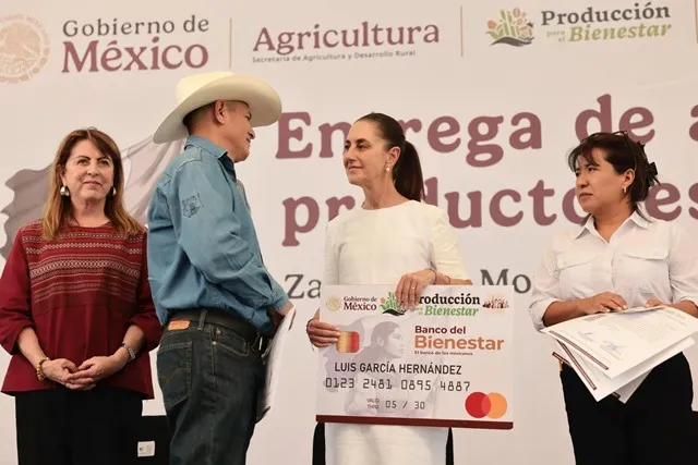 Sheinbaum entrega fertilizantes y apoyos a 136 mil cañeros en 15 estados