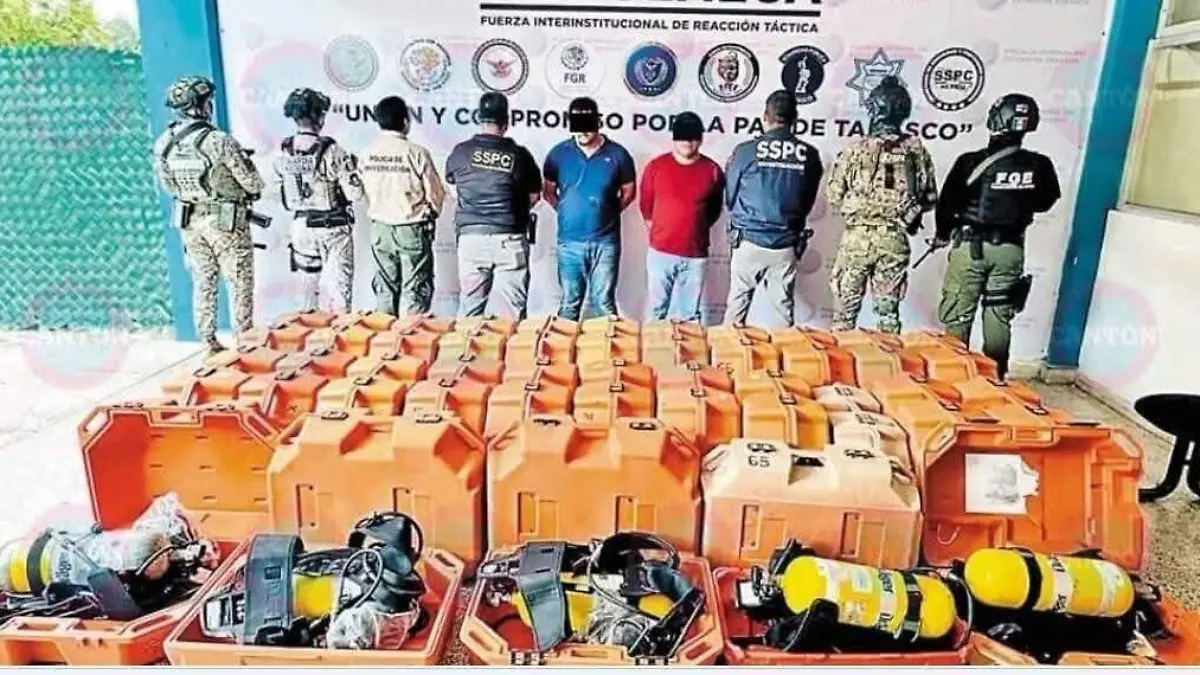La Fiscalía de Tabasco y Marina les decomisó 49 estuches con kits de buceo para operaciones en instalaciones marítimas