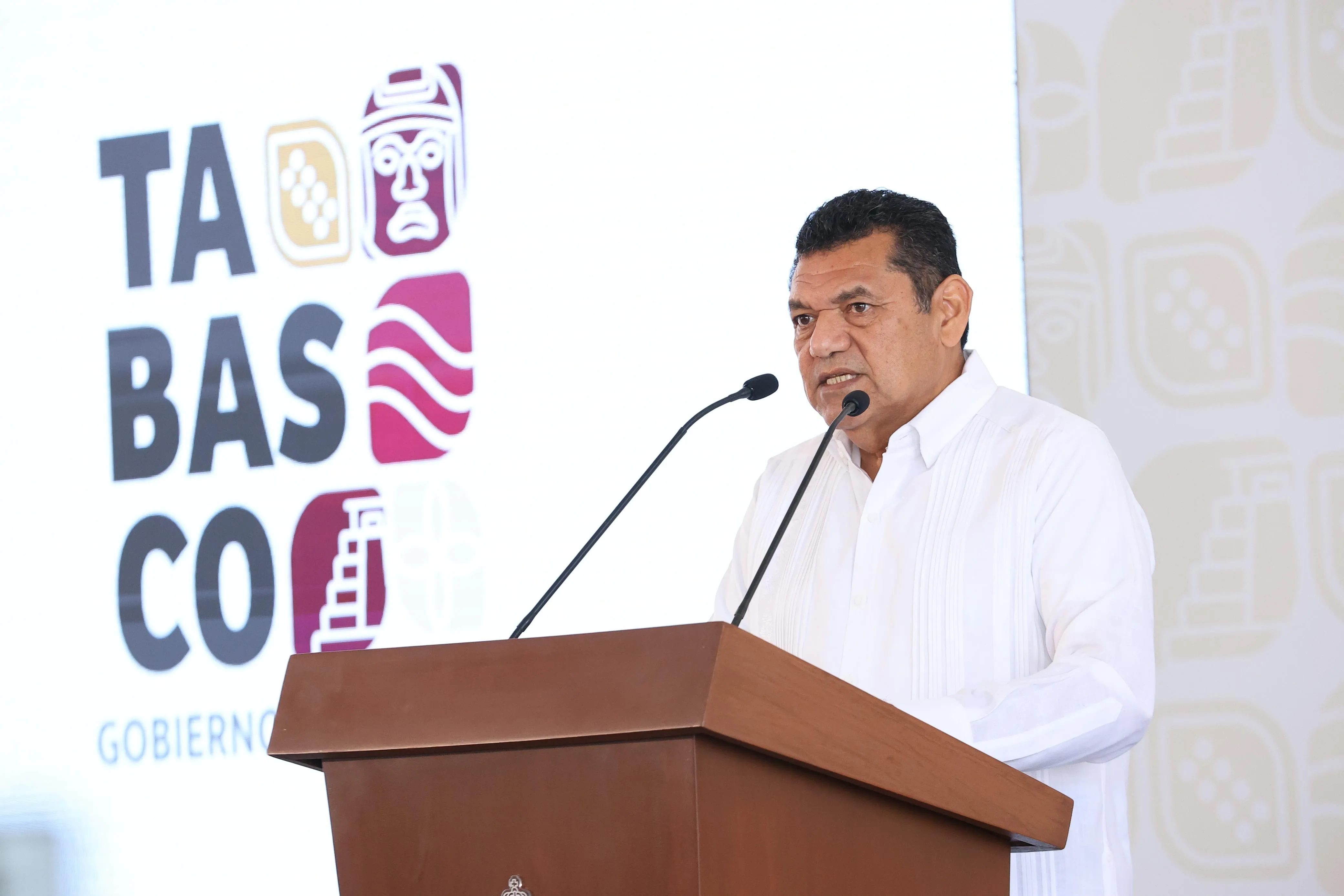 Destaca May reducción en tasa de homicidios de 3.5 a 1.4; anuncia talleres para jóvenes