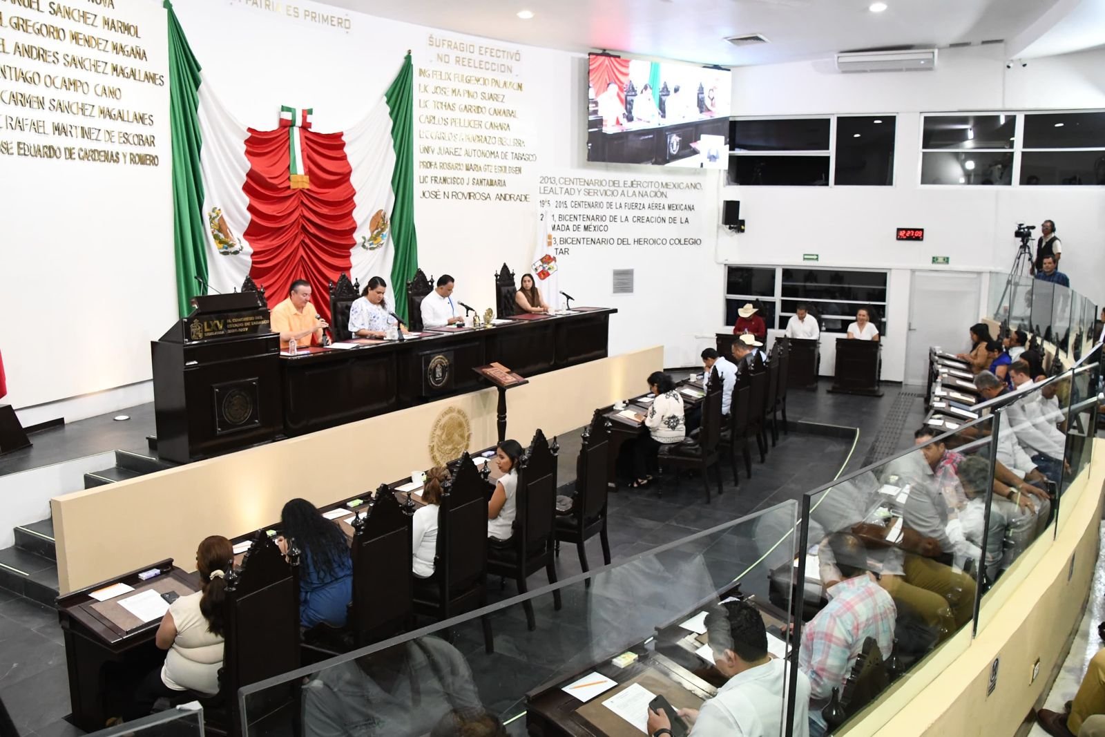 Congreso de Tabasco analiza regular cobros de grúas