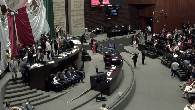 Aprueban plan B electoral; va por recorte a congresos y cabildos