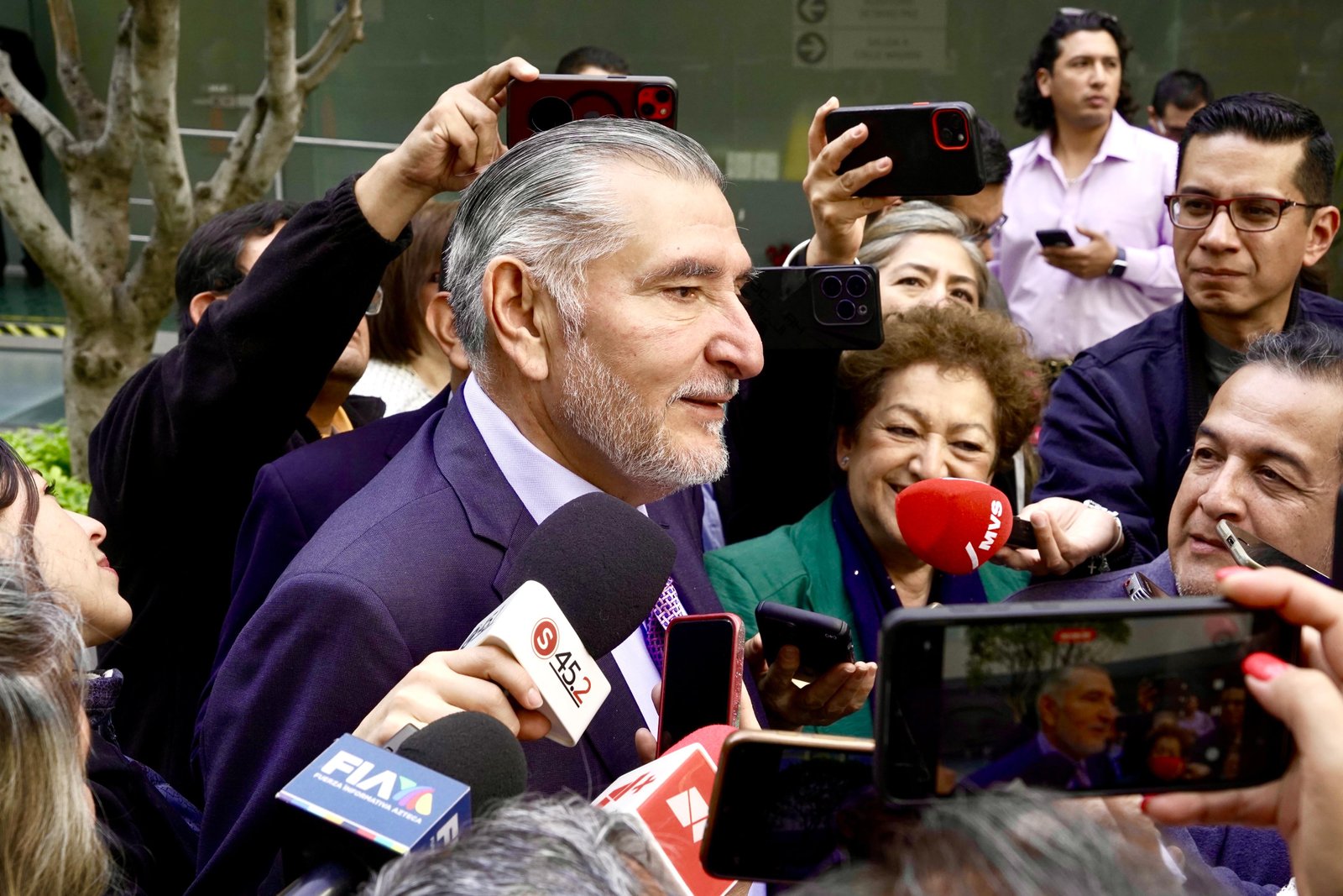 Adán Augusto resta importancia a denuncias de la oposición y sigue con agenda legislativa