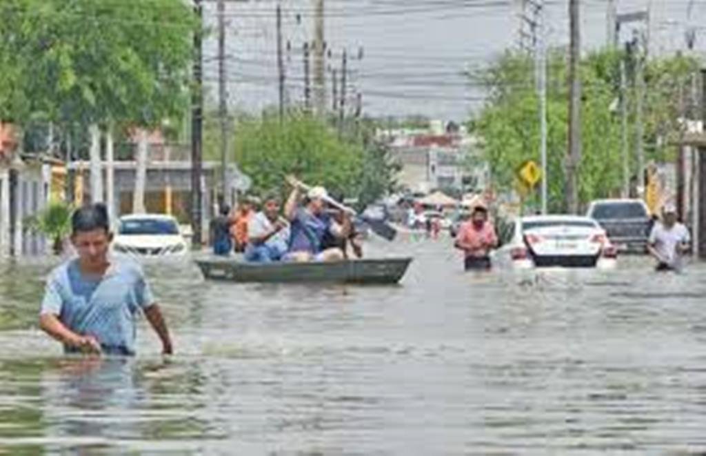 Tres muertos en Tamaulipas y cientos de hogares inundados