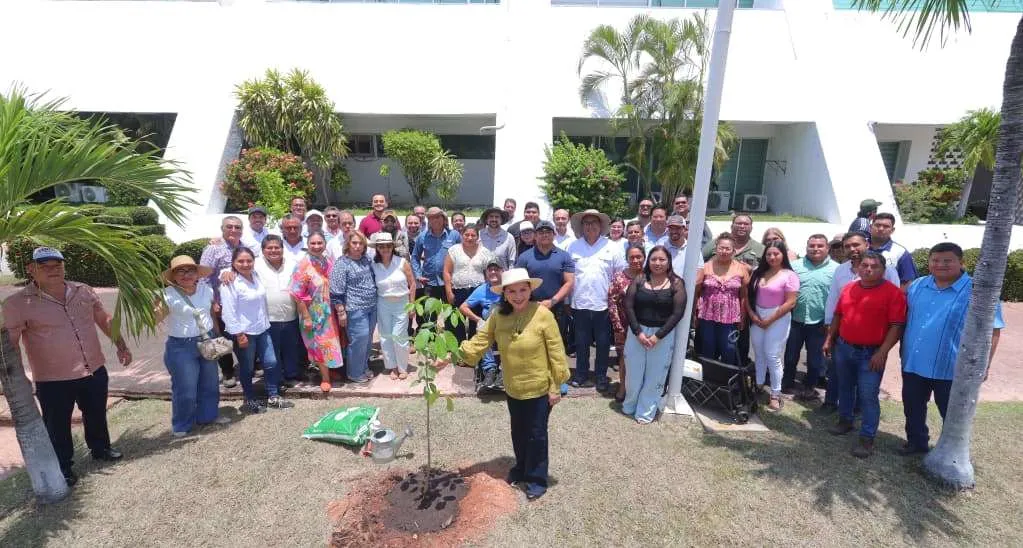 Centro siembra más de 150 árboles en la Jornada Nacional de Reforestación