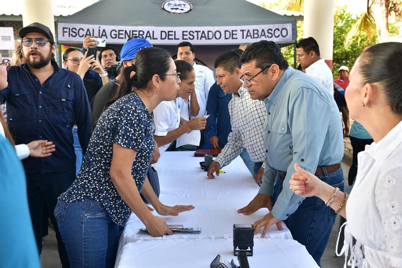 El Gobierno del Pueblo se construye en las comunidades, no en oficinas; reafirma May