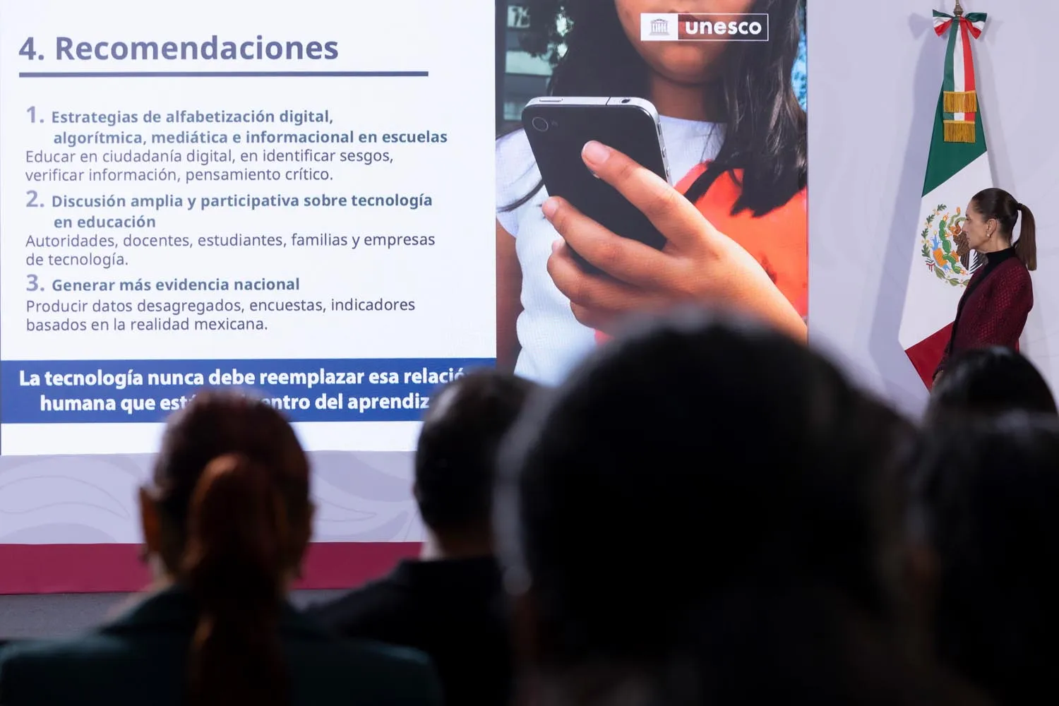 Abrirán foros para definir reglas sobre redes sociales en menores
