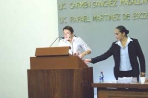 Entre voz quebrada y nerviosismo Llergo Asmitia  expuso irregularidades en cuenta de May Rodríguez