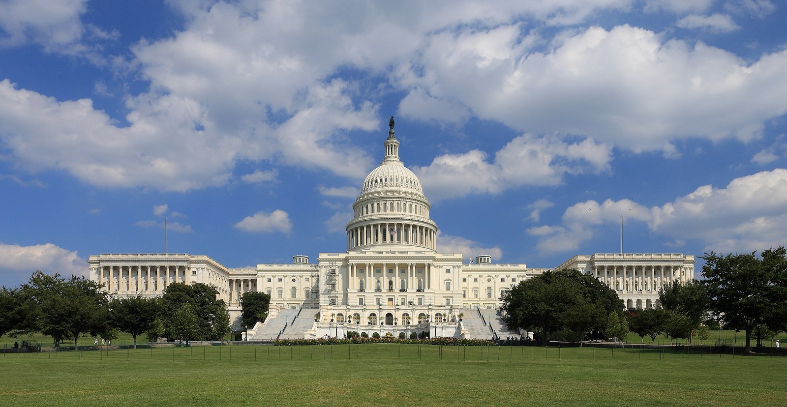 Congreso de EE.UU. frena impuesto del 5% a remesas en plan fiscal de Trump