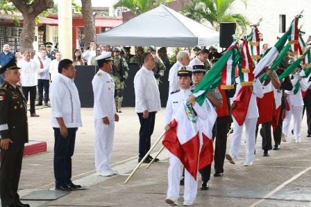 Encabeza gobernador May ceremonia conmemorativa del Día de la Bandera