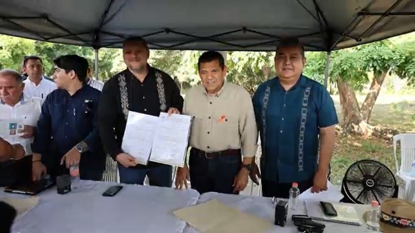Macuspana recibe títulos de propiedad para dos espacios públicos