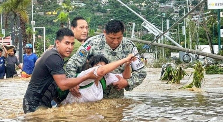 Acapulco está otra vez bajo agua: “estamos en una situación crítica” 