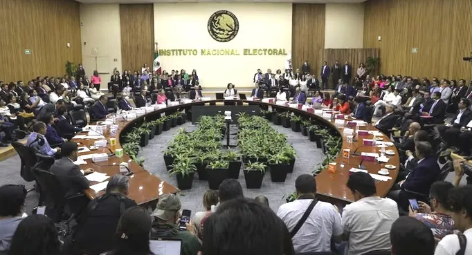 INE retira proyecto contra campañas anticipadas en medio de choque entre consejeros y partidos