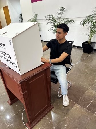 Paisanos inician elección: Mexicanos en el extranjero votan vía correo y lo presumen en redes