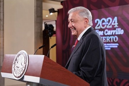 Celebra AMLO decisión de regularizar familias migrantes en Estados Unidos
