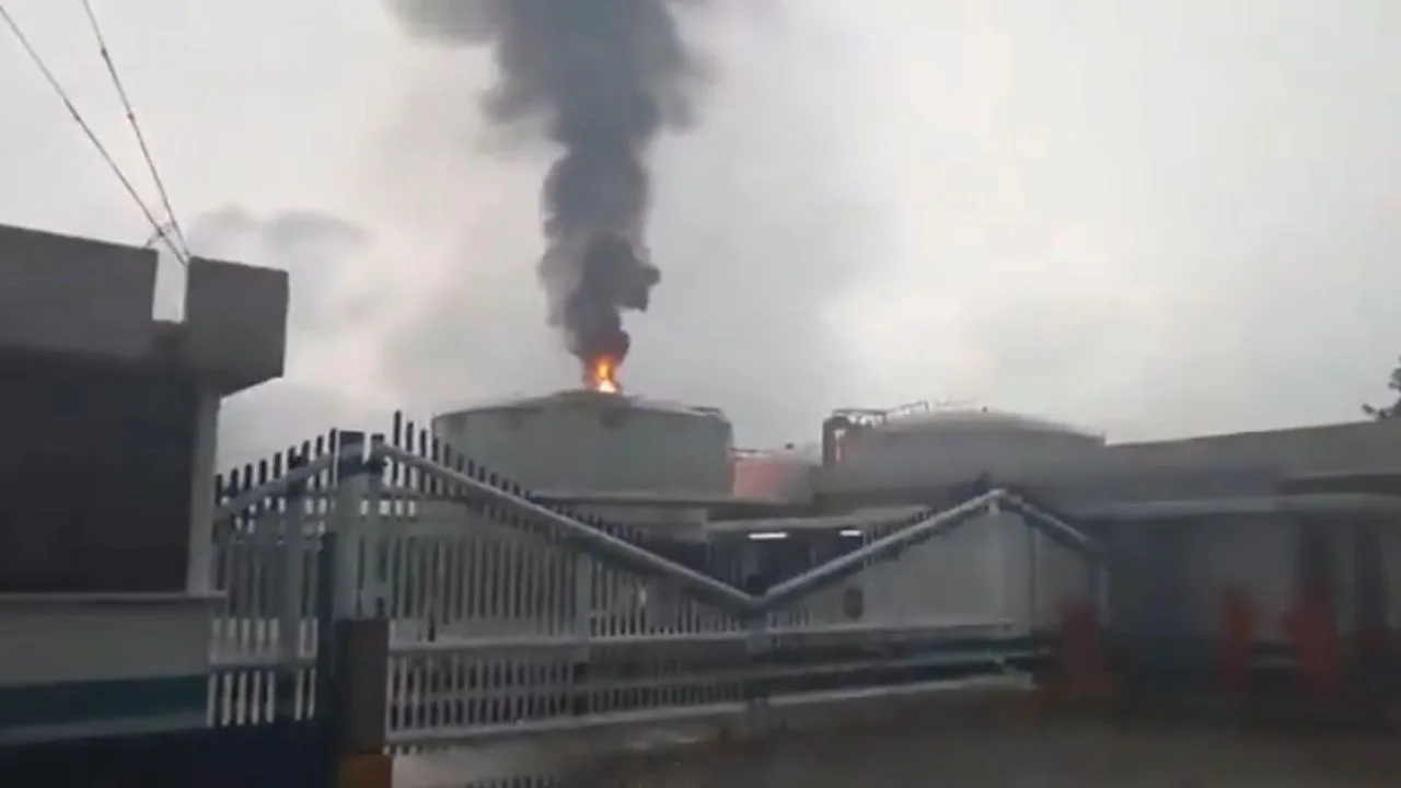 Pemex aplica nitrógeno y agua en tanque de Terminal Pajaritos sin heridos