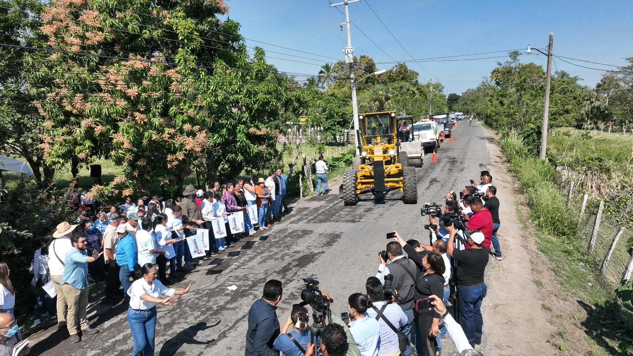 Gobierno del Pueblo invierte 34 mdp en red carretera Centro-Jalapa