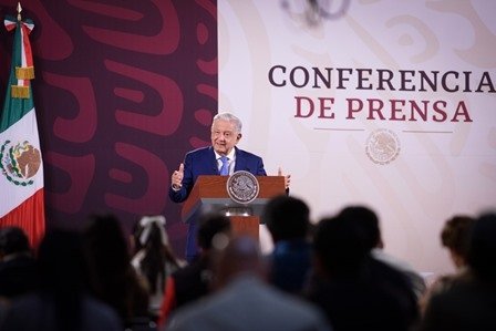 Baja flujo migratorio más del 50 por ciento, asegura AMLO 