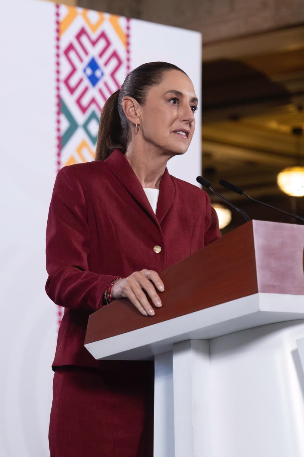 Sheinbaum envía al Senado el "Plan B" de la Reforma Electoral; insiste en disminuir privilegios