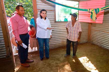 Entrega Centro acciones y obras sociales en Aztlán 