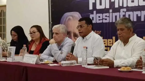 Rafael Barajas presenta en Villahermosa libro sobre guerra mediática y desinformación