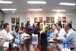 Monreal no se achicó y enfrentó a los  aliados de Granier en su propia casa