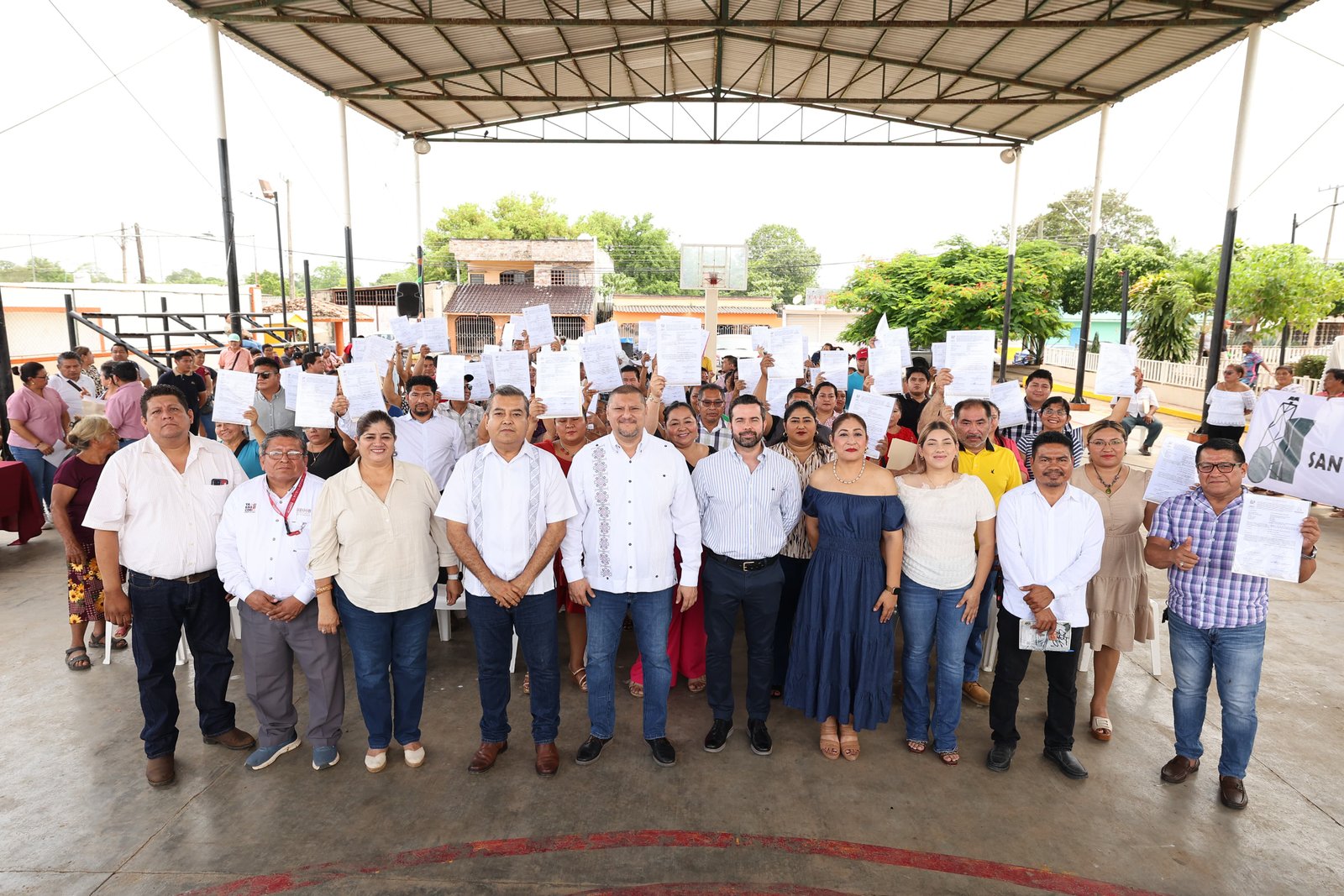 Más de 500 haitantes de Macuspana reciben títulos de propiedad