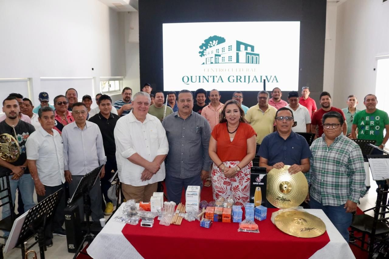 Banda Sinfónica del Gobierno del Estado recibe 405 accesorios instrumentales