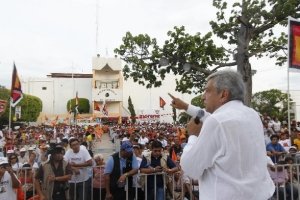 Son meros cascarones, sin sustancia, los aspirantes  presidenciales panistas y priistas: AMLO