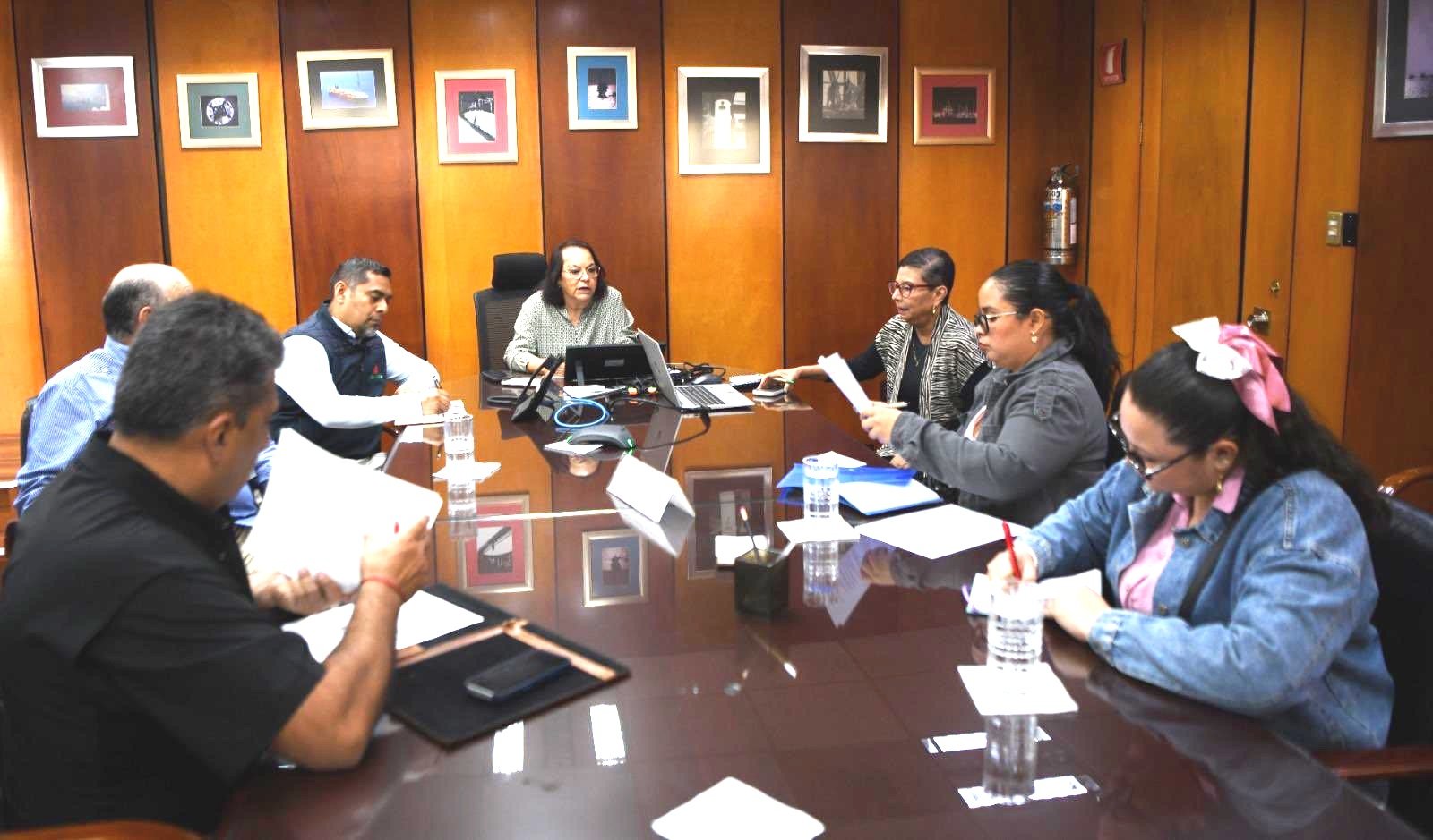 Reubicación de escuelas en Paraíso seguirá en mesas con Pemex