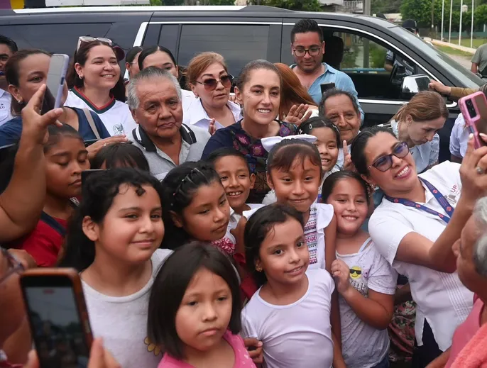 "Se gobierna escuchando al pueblo": Sheinbaum inaugura obras en Veracruz