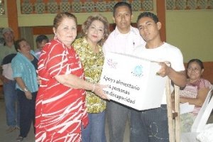 El DIF Estatal y el Municipal entregaron  despensas a discapacitados en Cunduacán