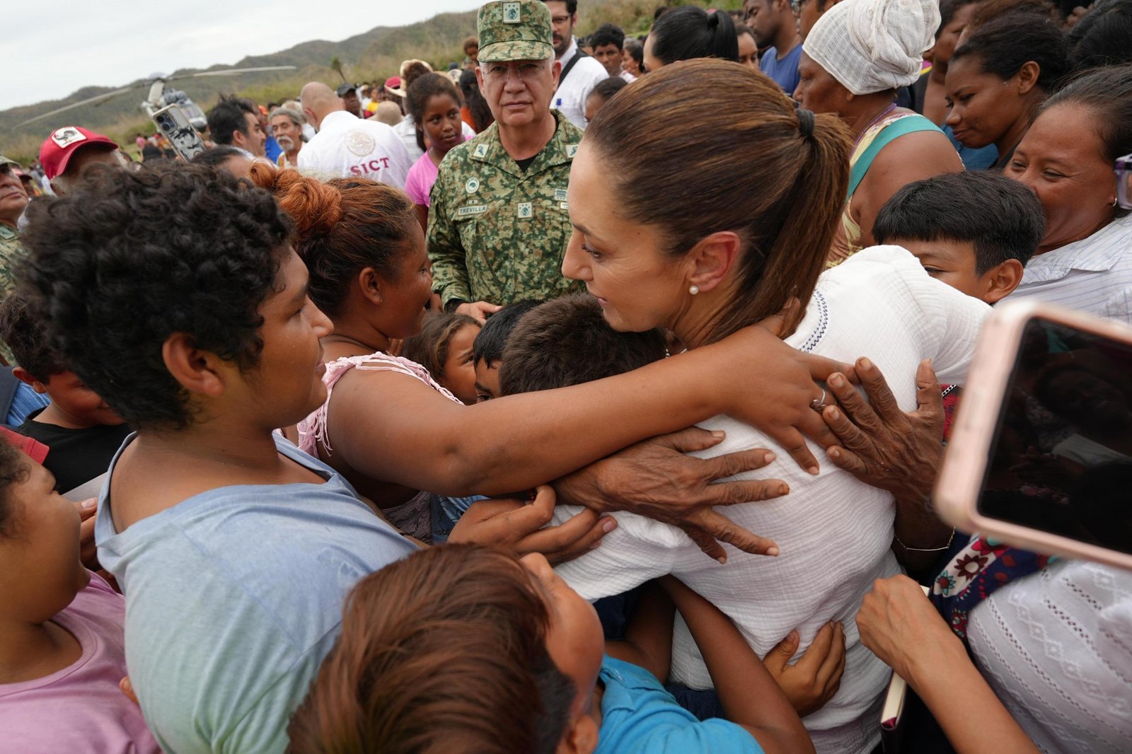 “Siempre vamos a estar cerca de la gente, nunca los vamos a dejar”: Sheinbaum