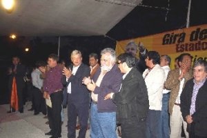 No se puede hacer política, si no se anteponen los principios e ideales: AMLO